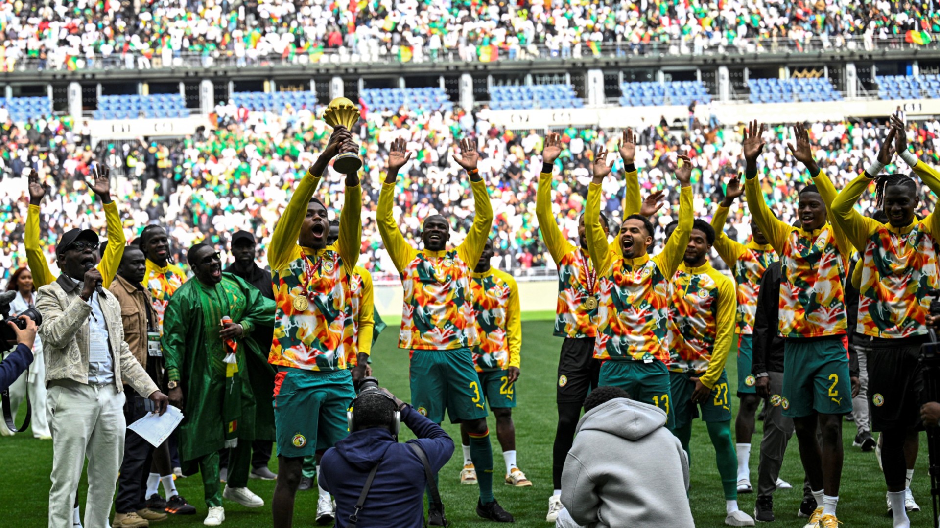Senegal parade AFCON trophy