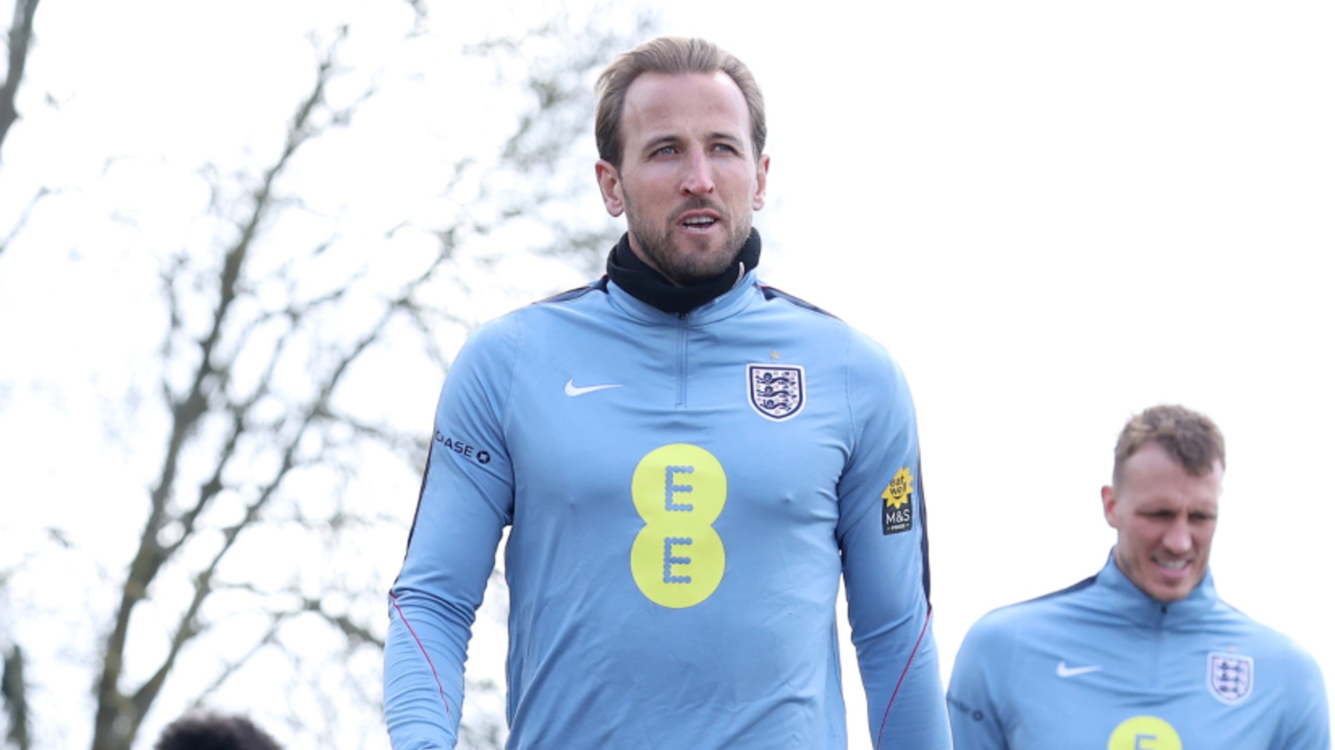Rooney backs Kane to stay firing