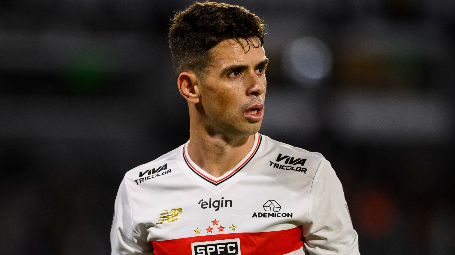 Oscar retires from football