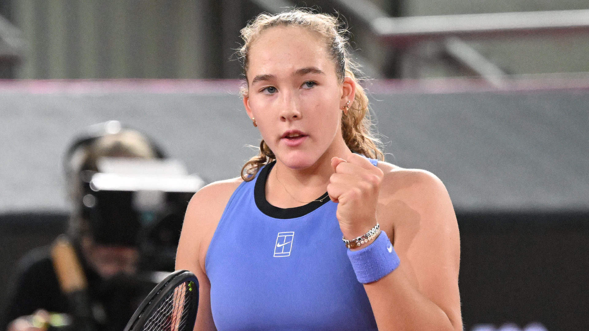 Top seed Andreeva reaches last four