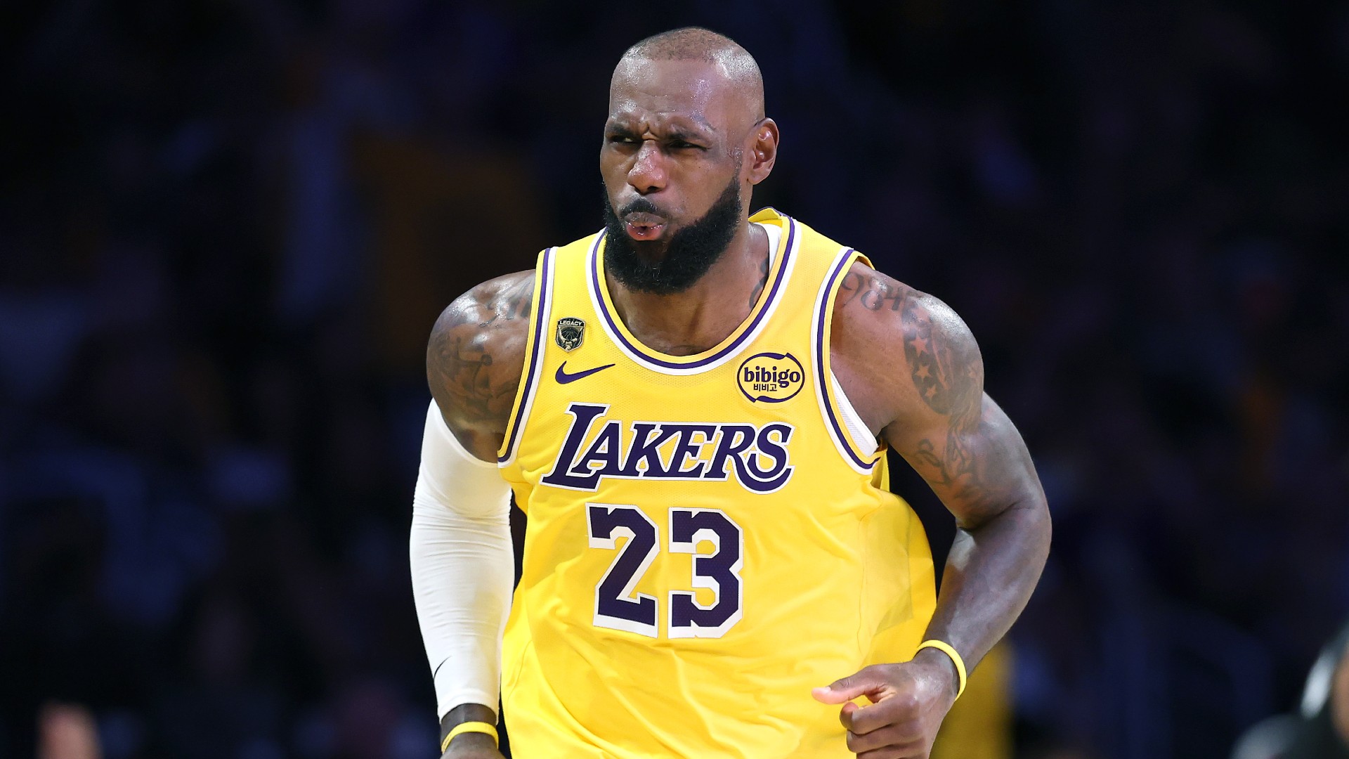 LeBron's leadership lauded