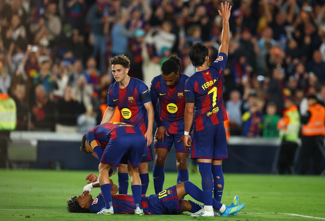 Lamine Yamal looking distressed