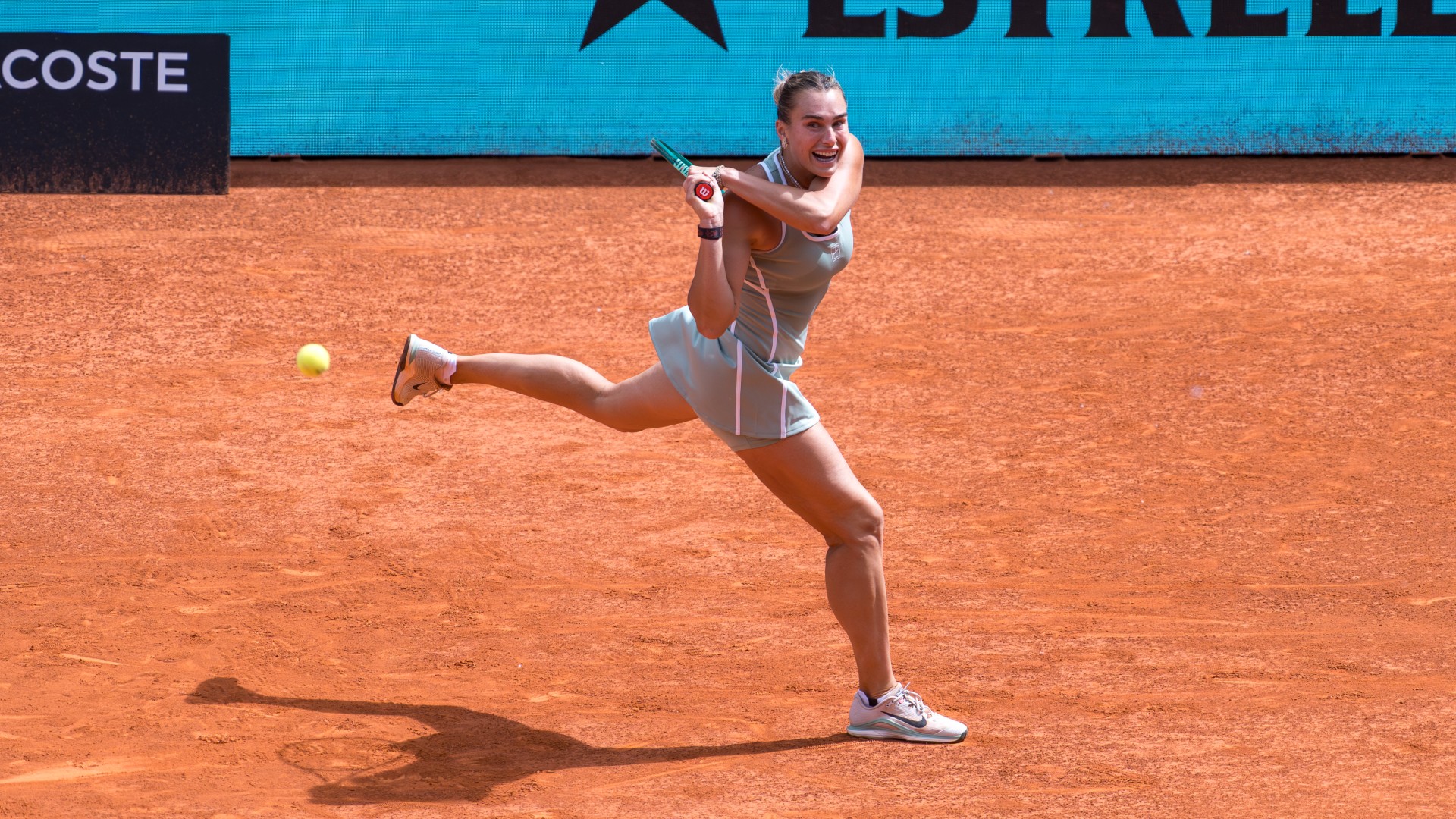 Sabalenka defeats Stearns in Madrid