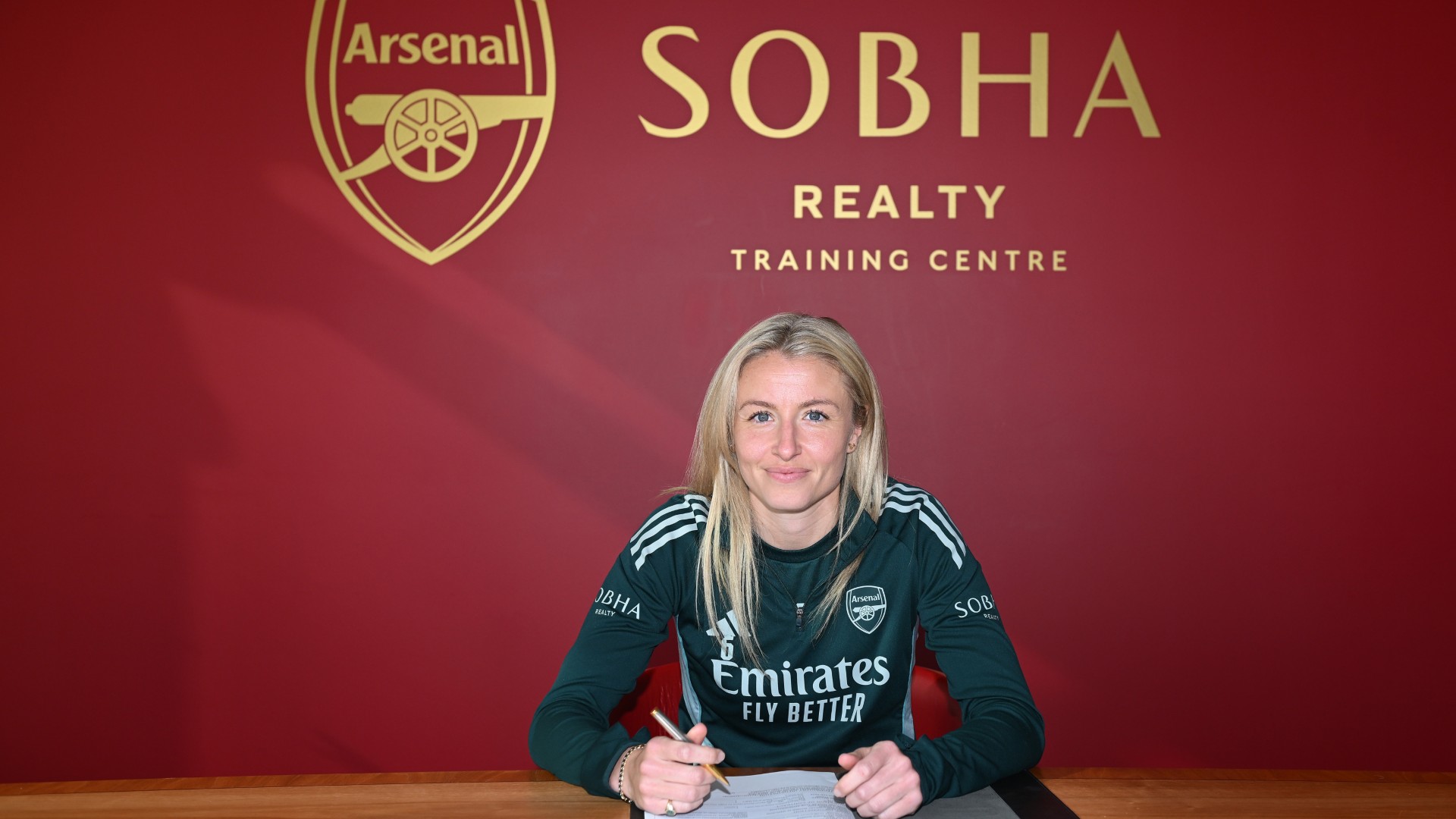 Williamson signs new Arsenal deal