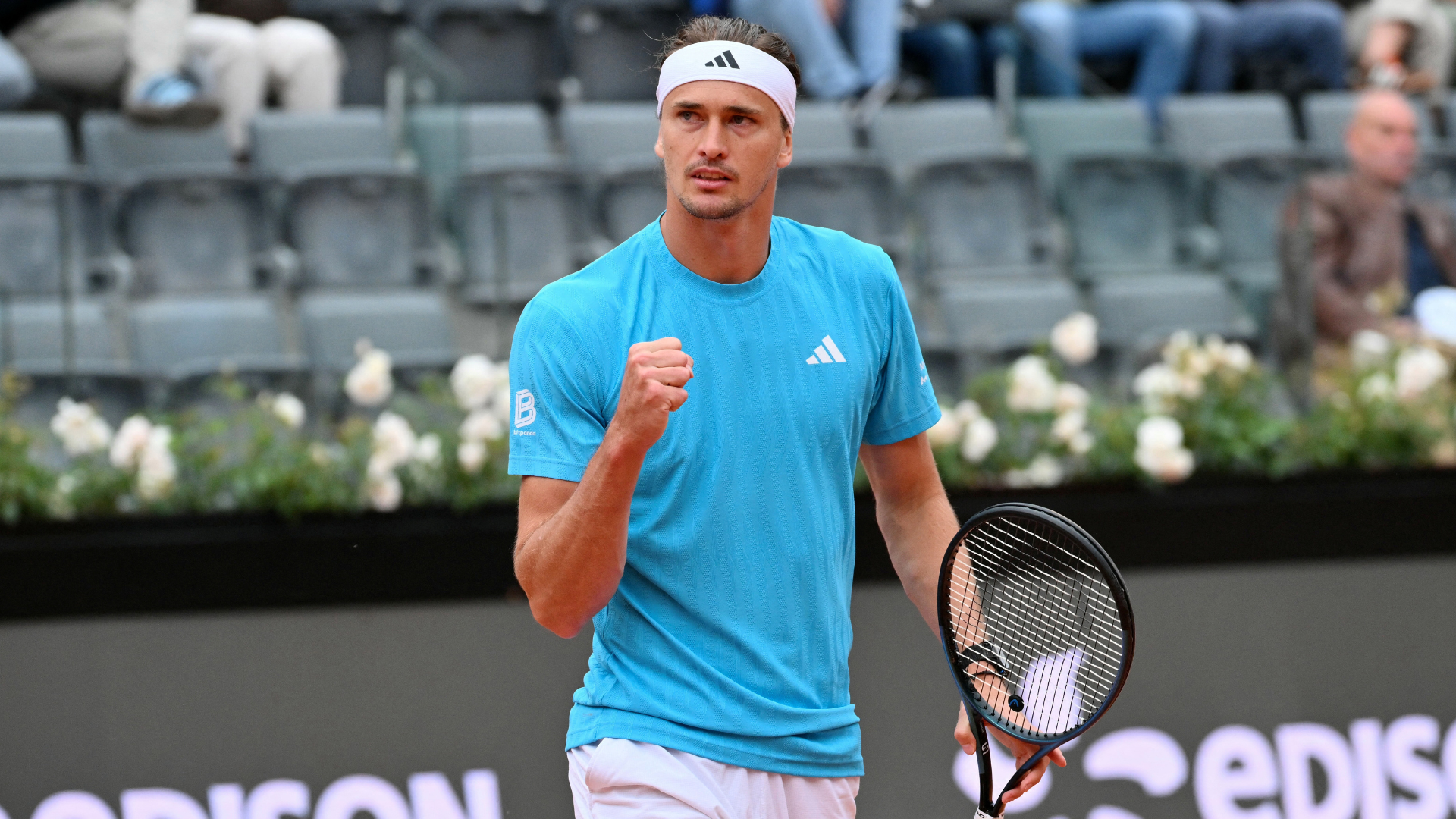 Zverev reaches Italian Open R16