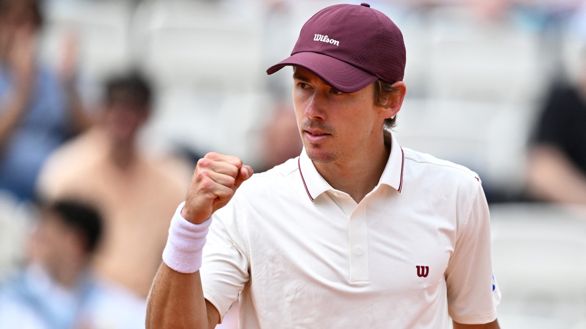 De Minaur defeats Cerundolo