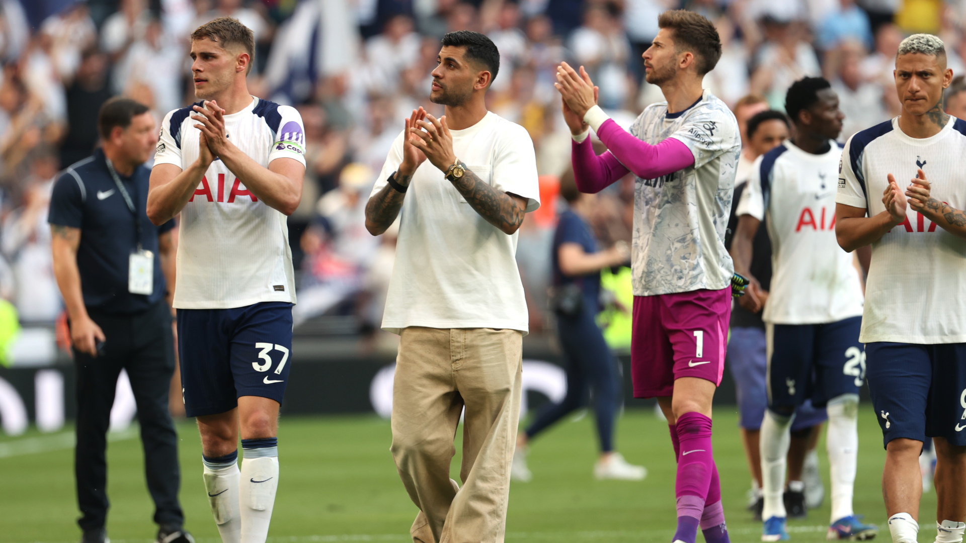 Van de Ven embarrassed by Spurs