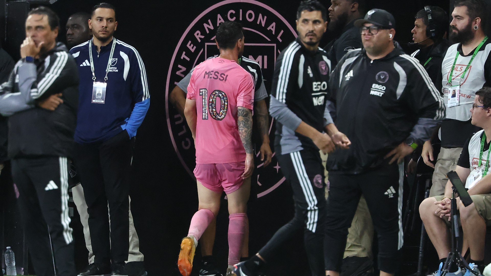 Hoyos: Messi sub a precaution