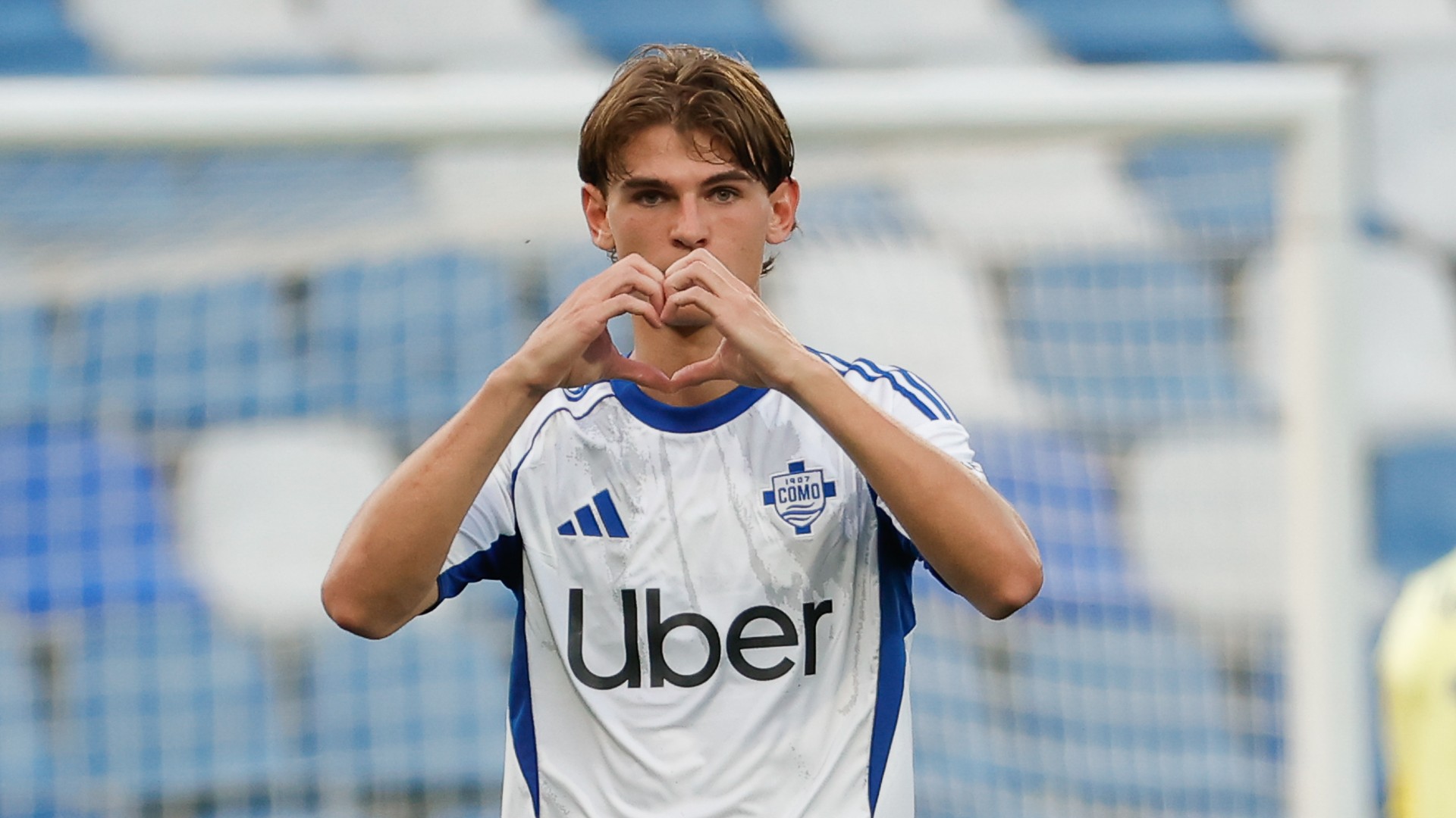 Fabregas: Como want to keep Paz