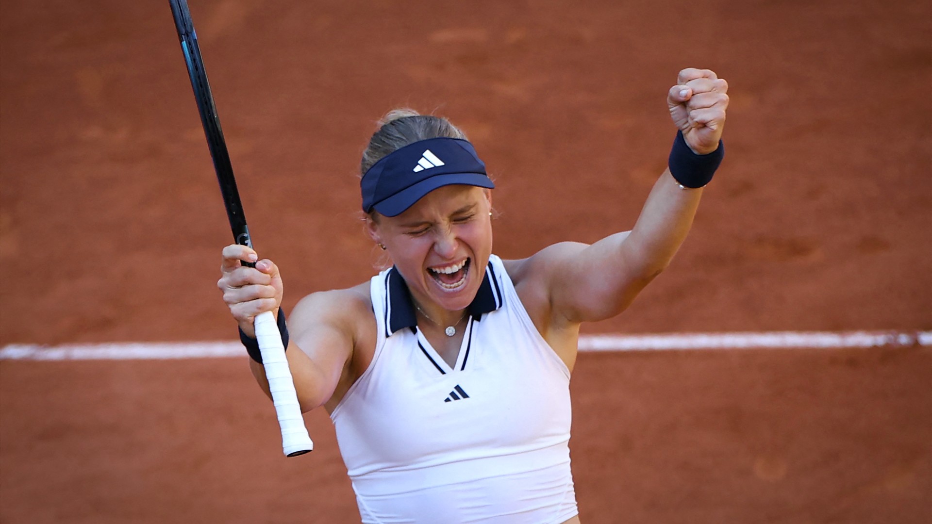Rybakina knocked out of French Open