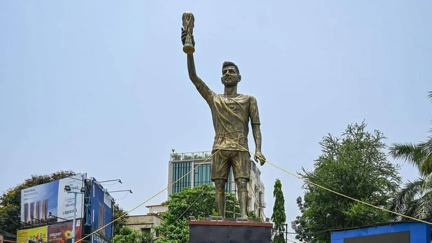 messi statue