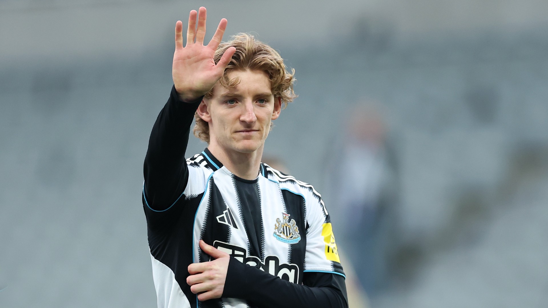 Gordon completes Barca switch