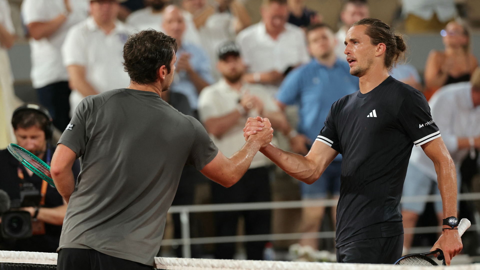 French Open: Zverev progresses