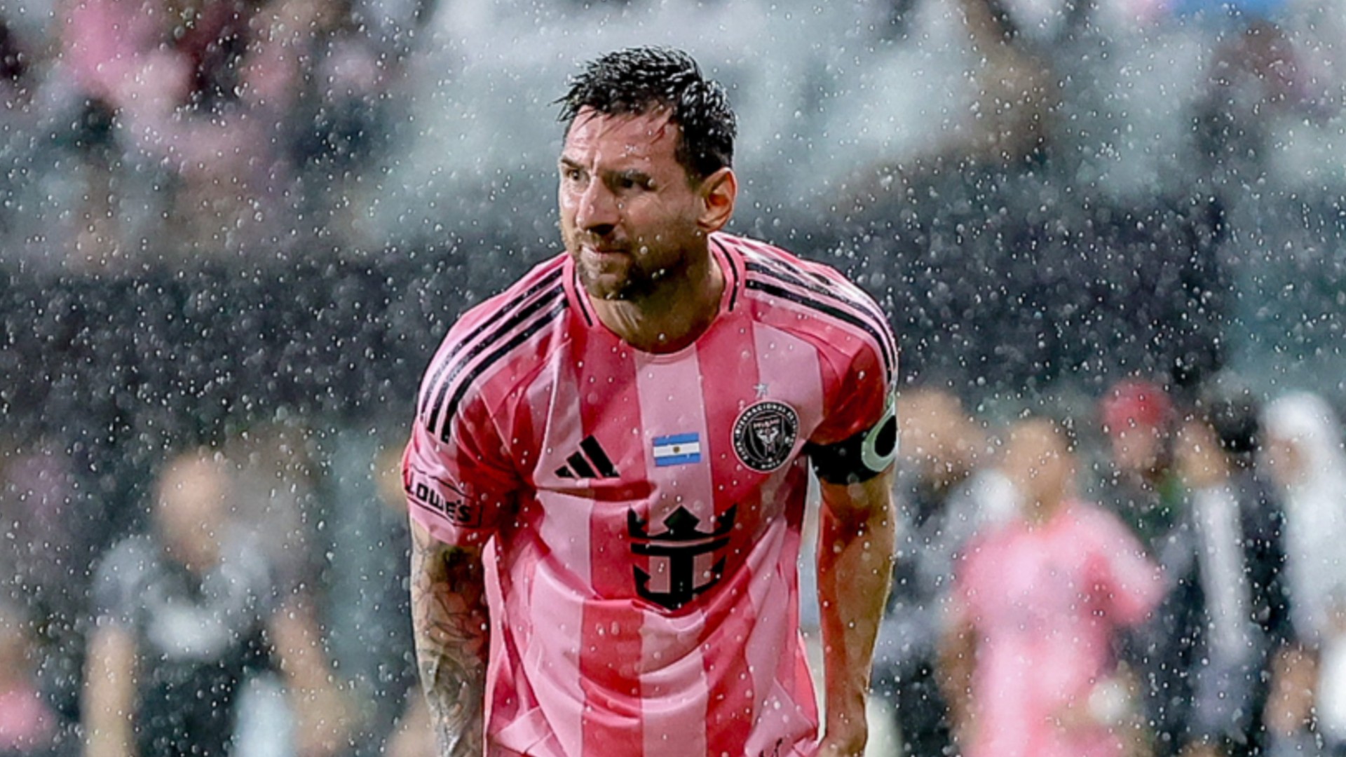 Messi trains alone