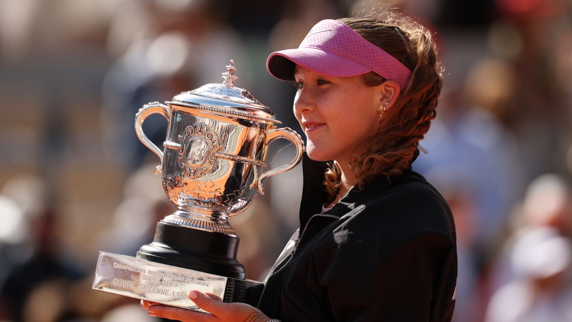 Andreeva roars to French Open glory