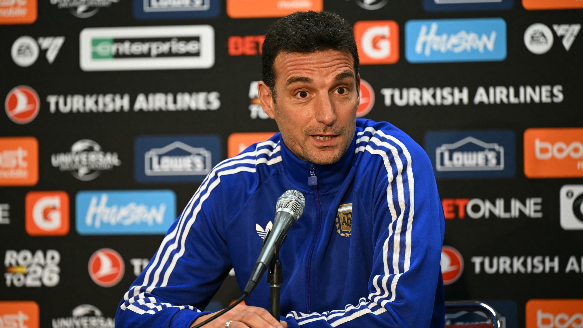 Scaloni: Questions over fitness