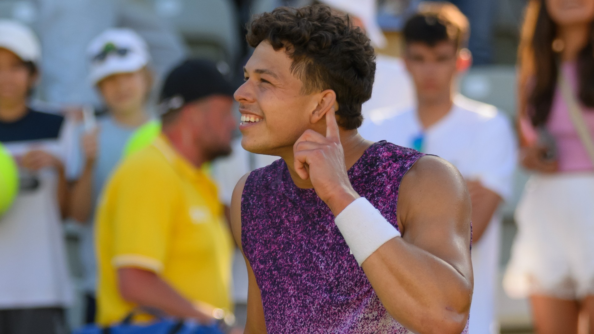Shelton beats Lehecka in Stuttgart