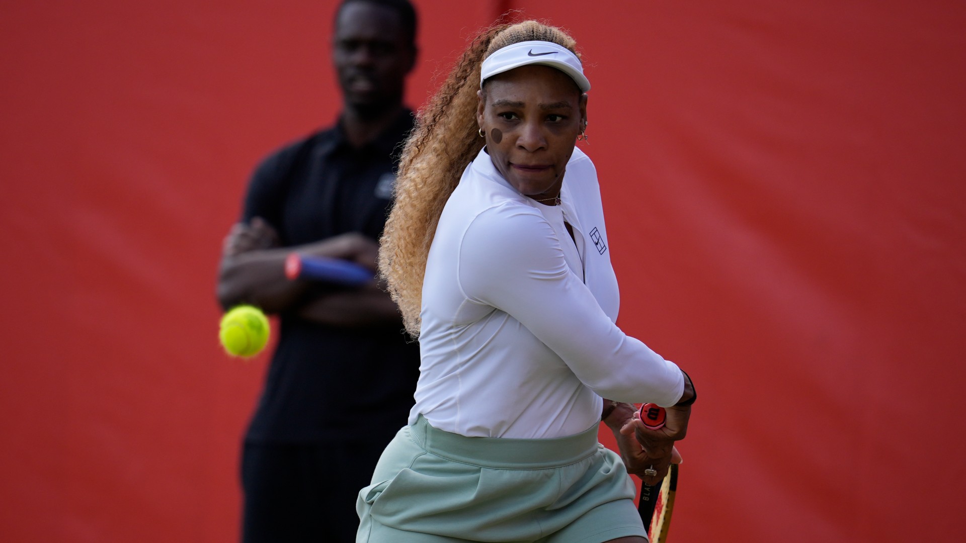 Williams' comeback continues