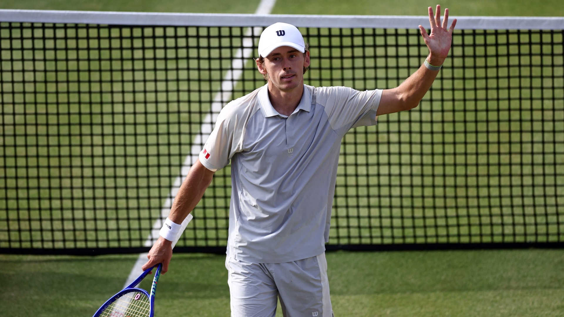De Minaur battles past Diallo