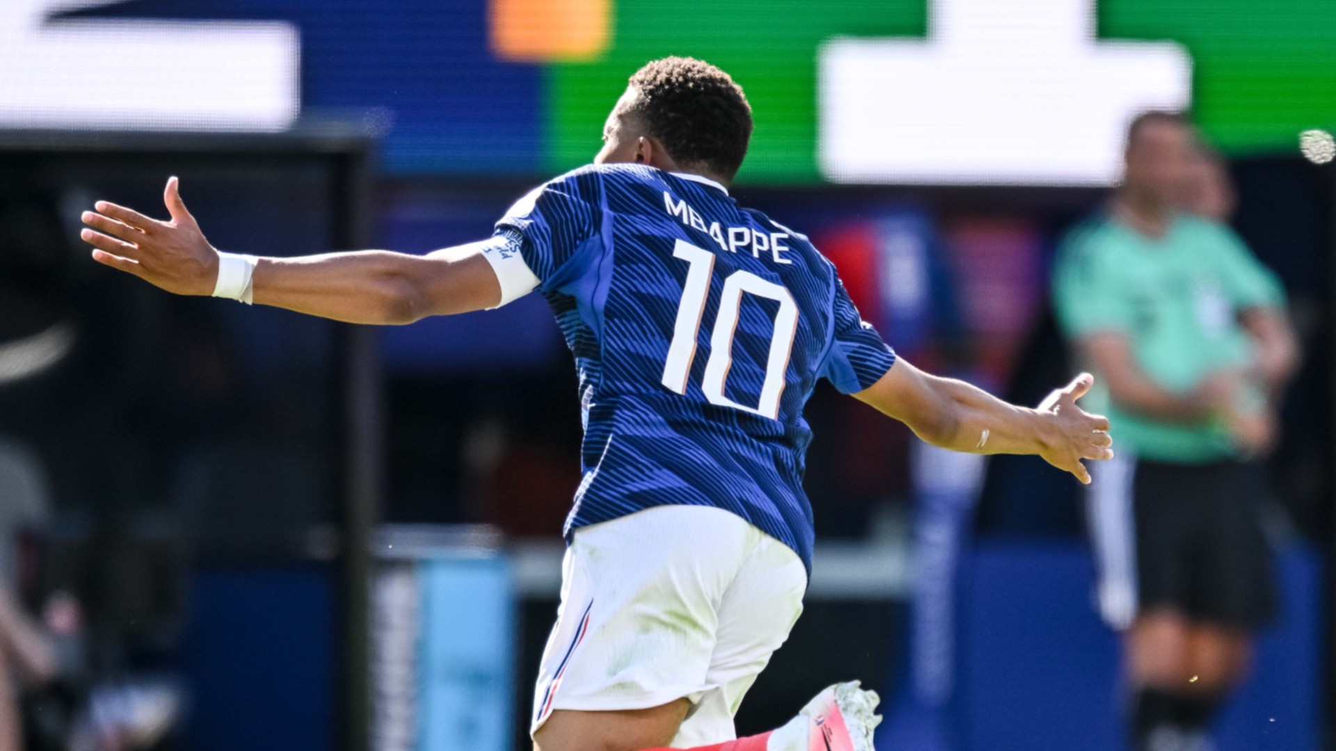 Mbappe shrugs off criticism