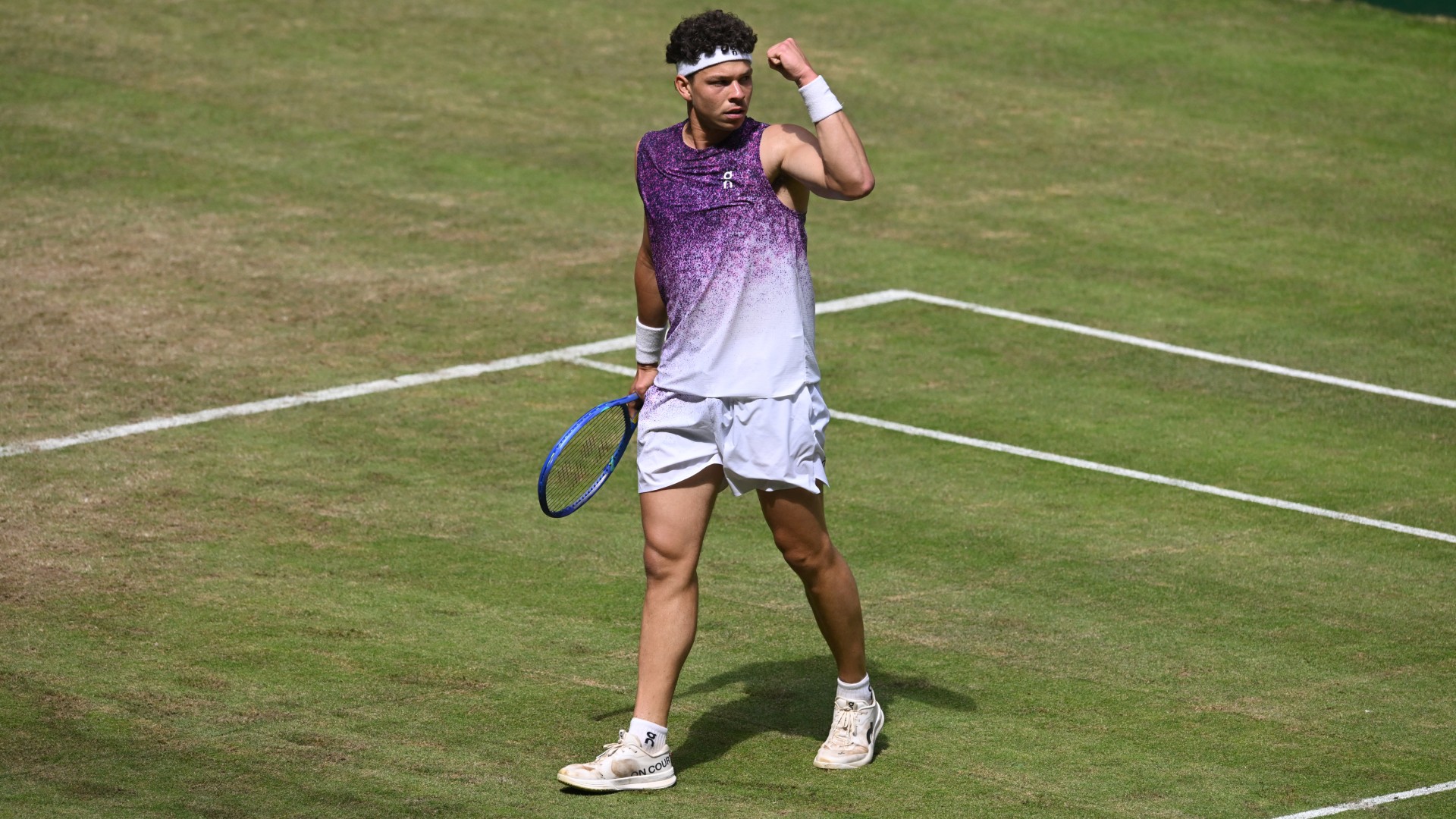 Shelton defeats Quinn in Halle
