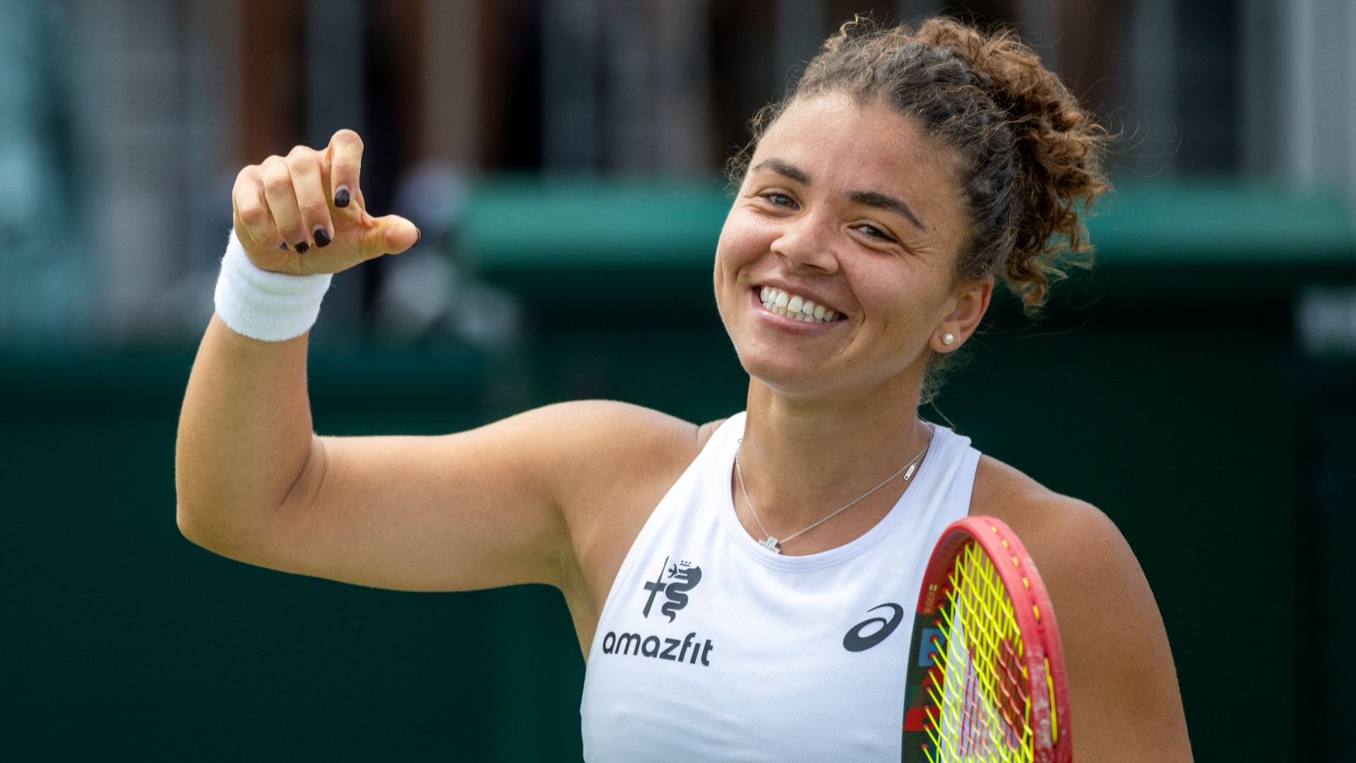 Paolini, Keys survive scares