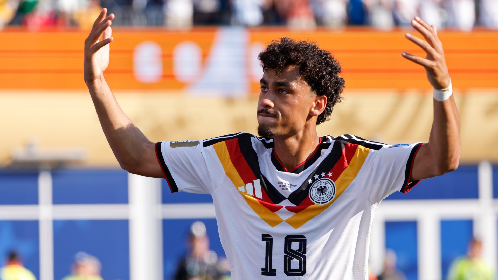 Brown signs for Bayern