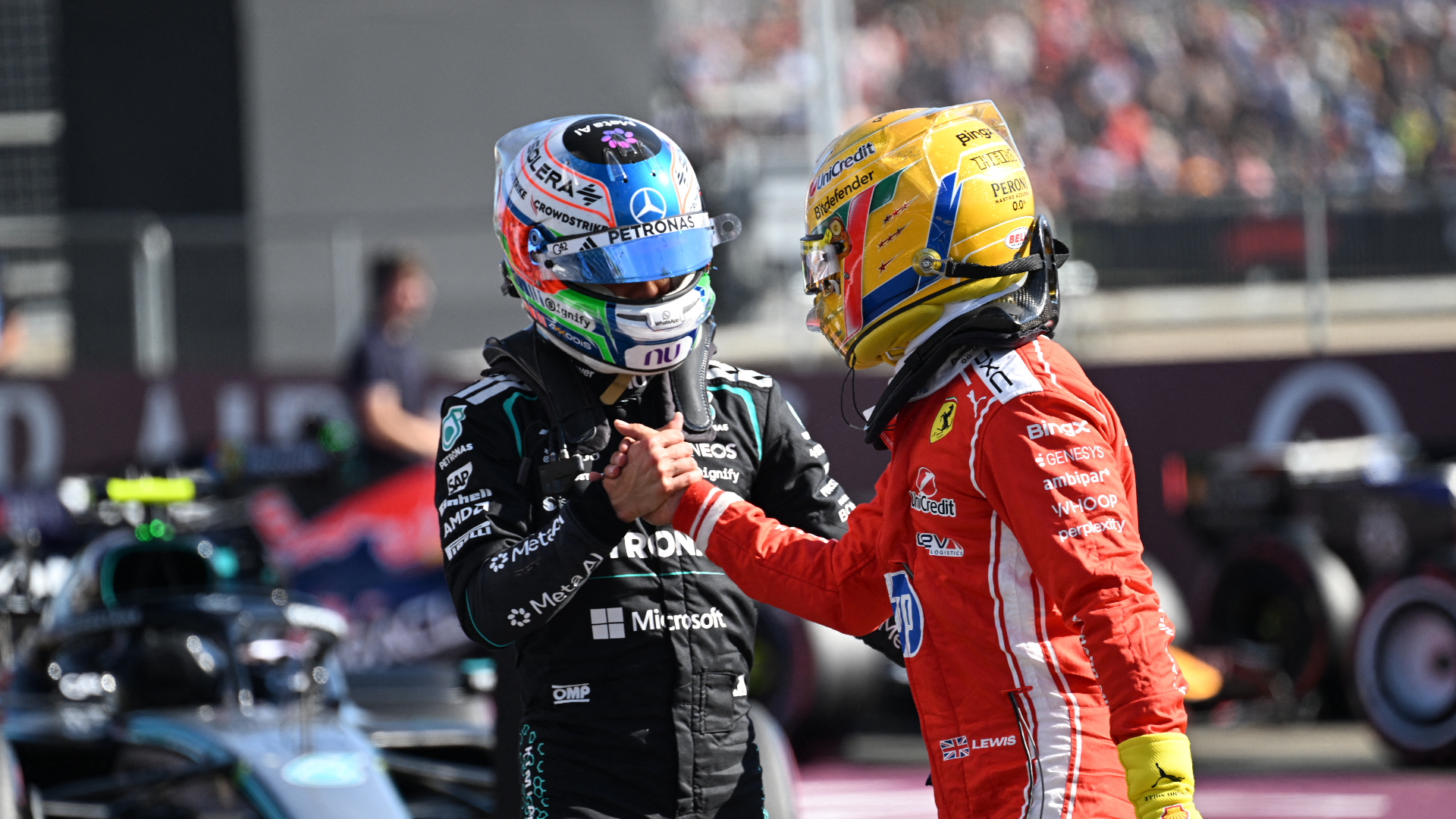 Antonelli ousts Hamilton in sprint
