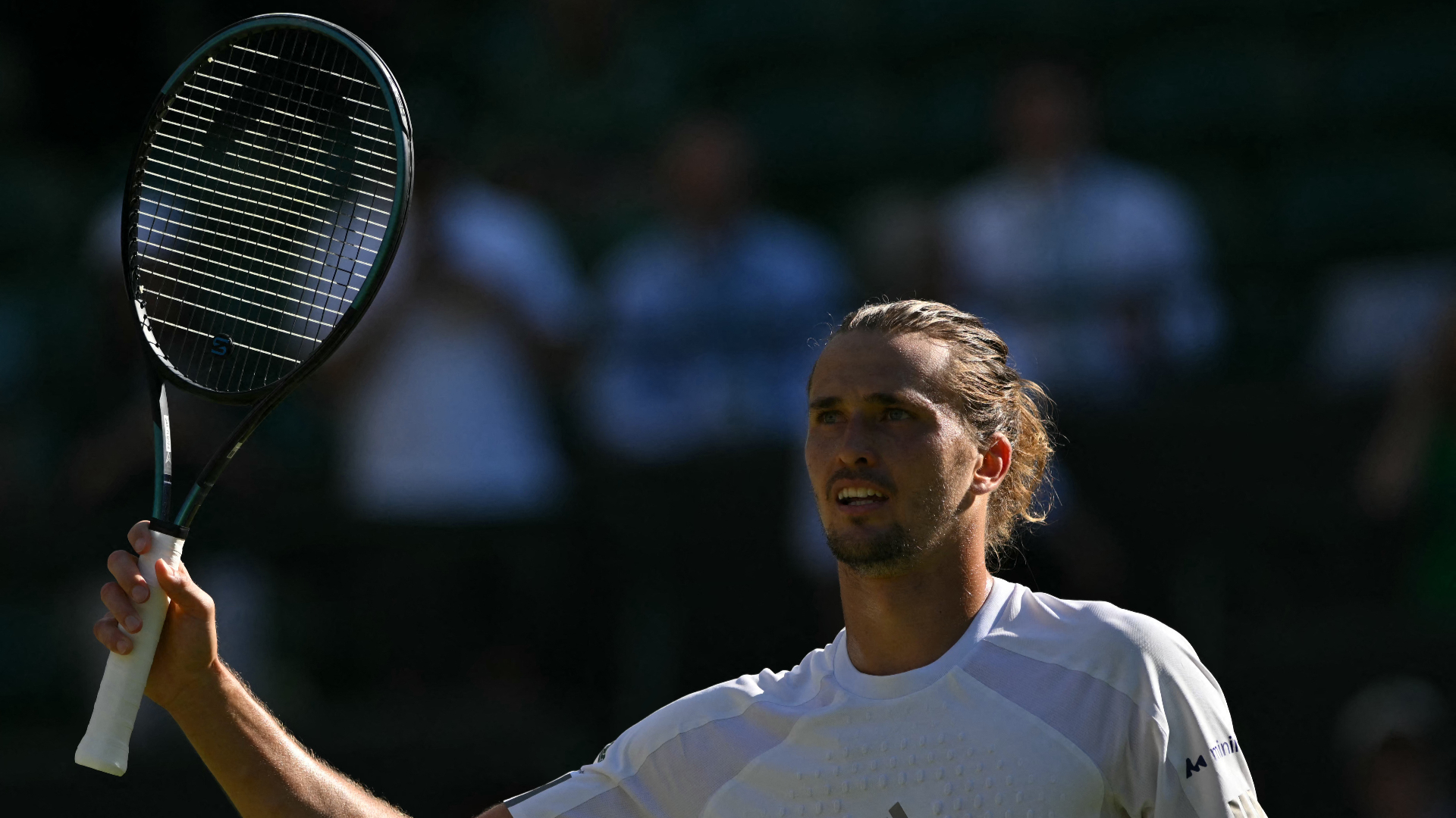 Zverev eases past Girona in SW19