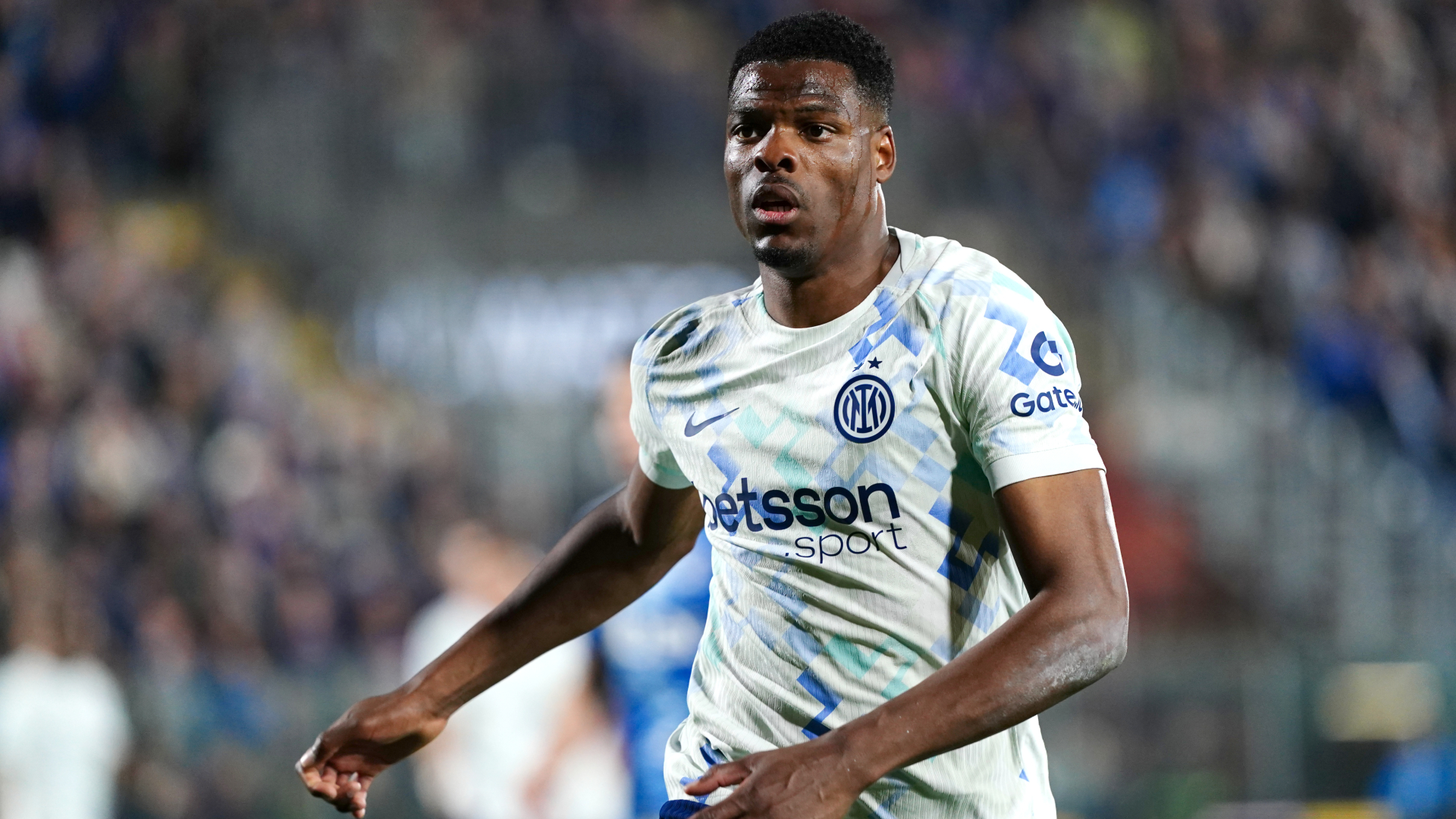 Madrid complete €20m Dumfries deal