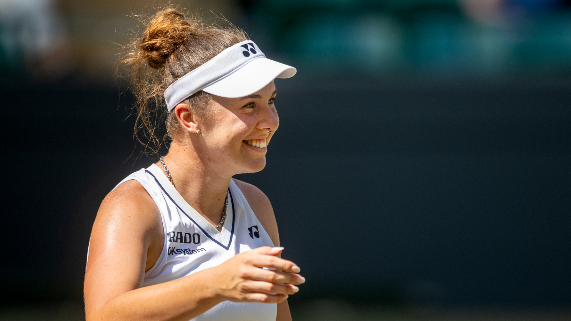 Noskova into Wimbledon semi-finals