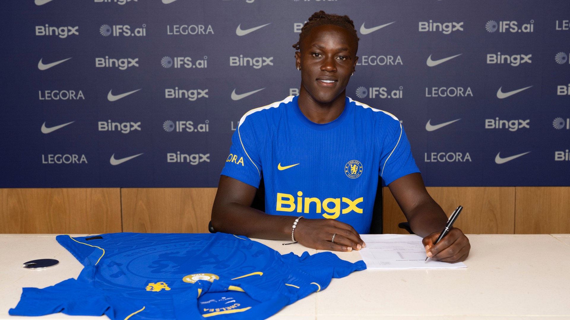 Quenda signs for Chelsea