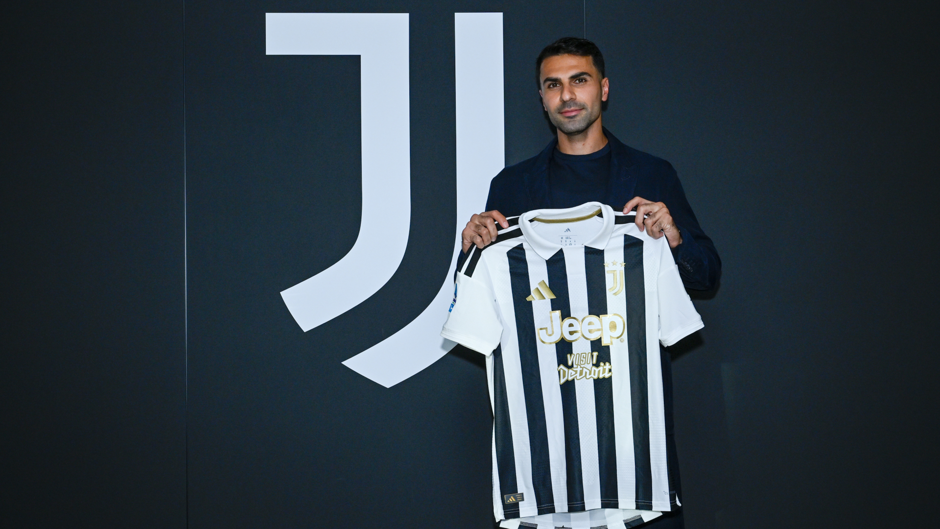 Juventus sign Roma right-back Celik