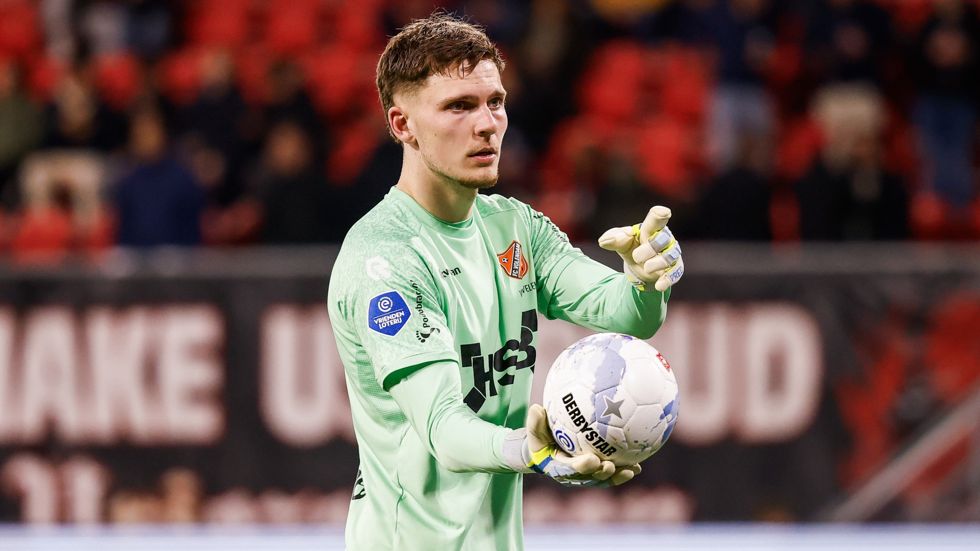 Ipswich sign goalkeeper Van Oevelen