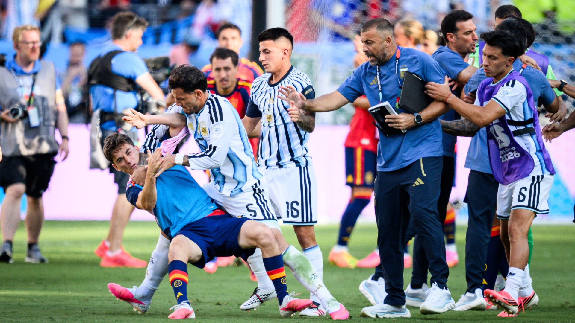 Gavi: Paredes should not be banned