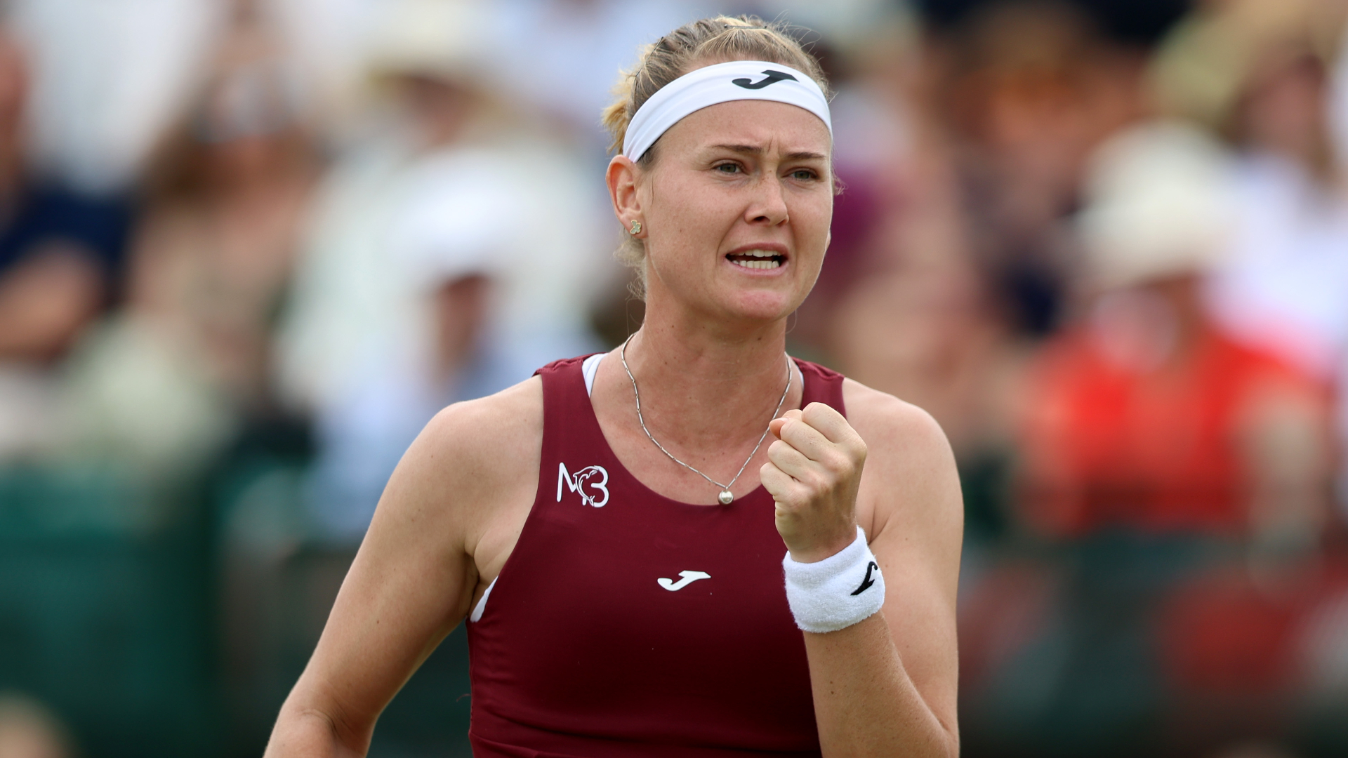 Bouzkova recovers for Prague win