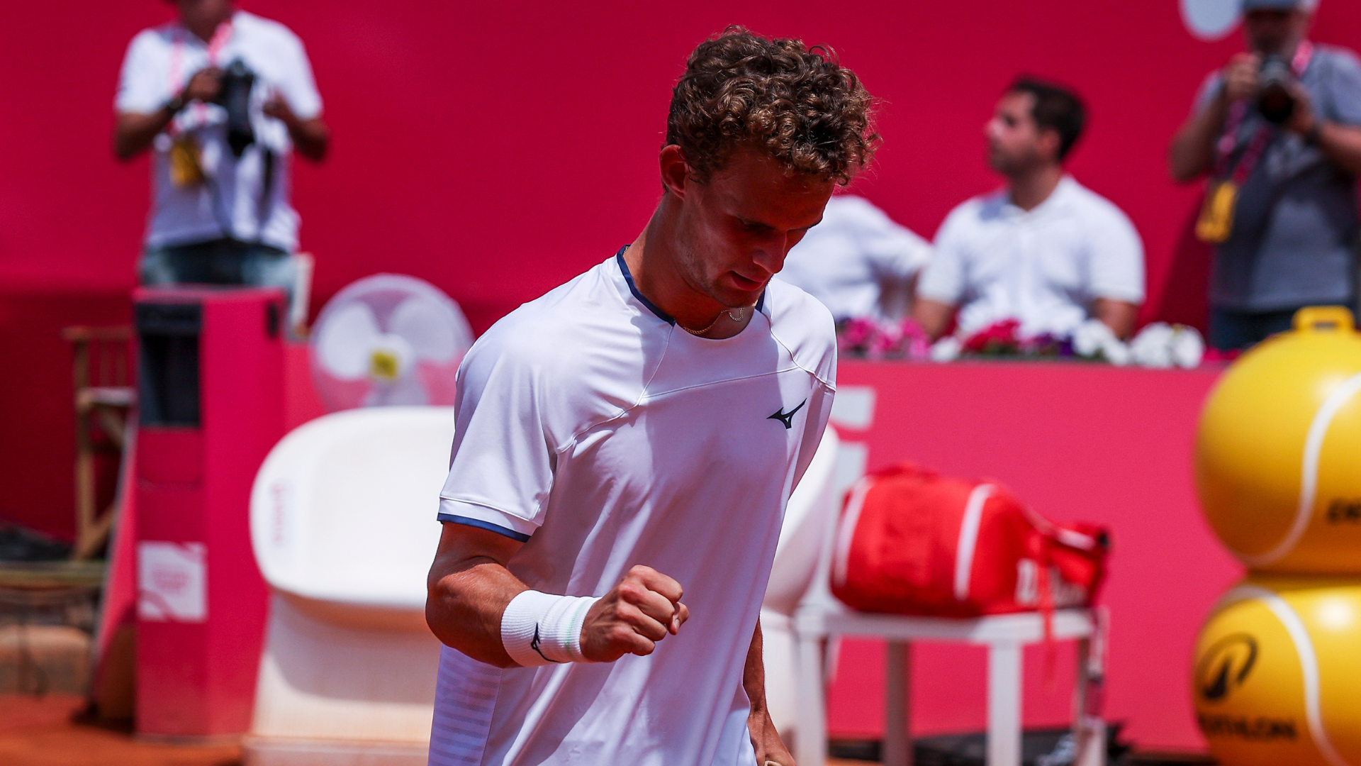 Van Assche wins Estoril Open