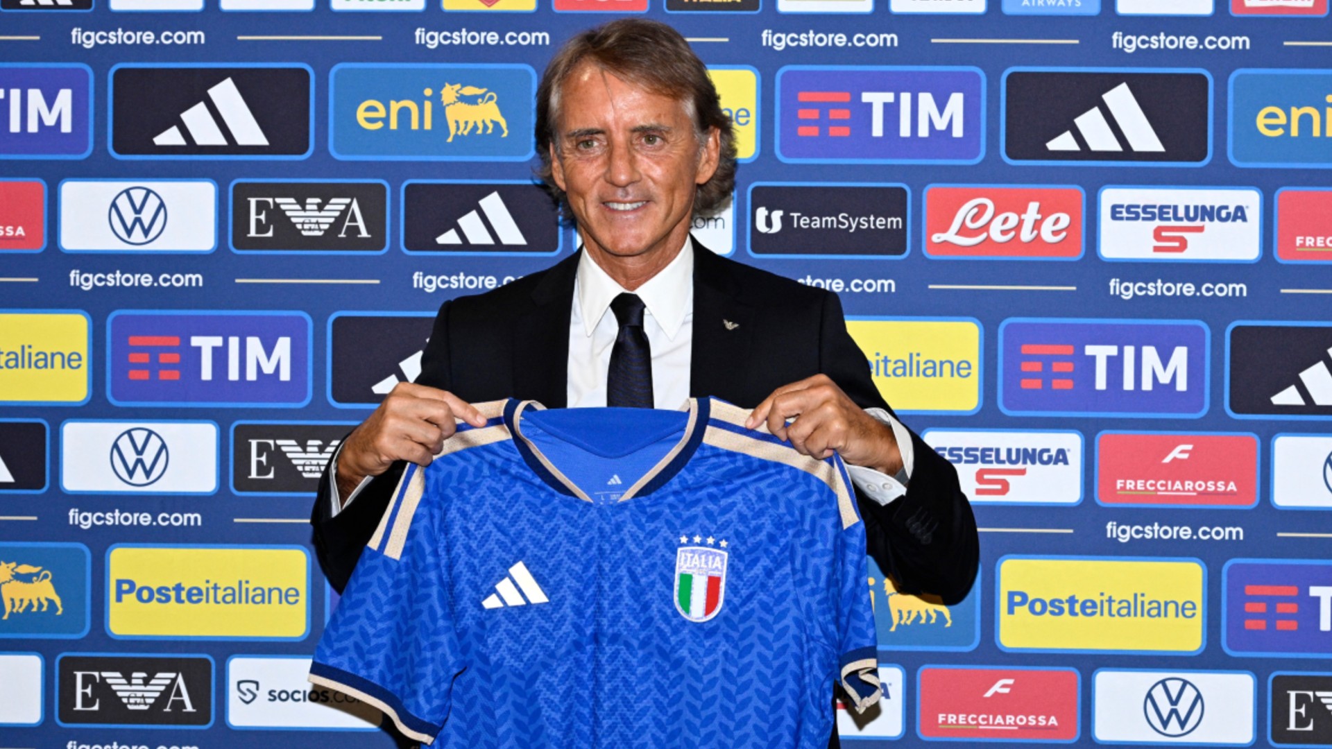 Mancini targets success with Italy