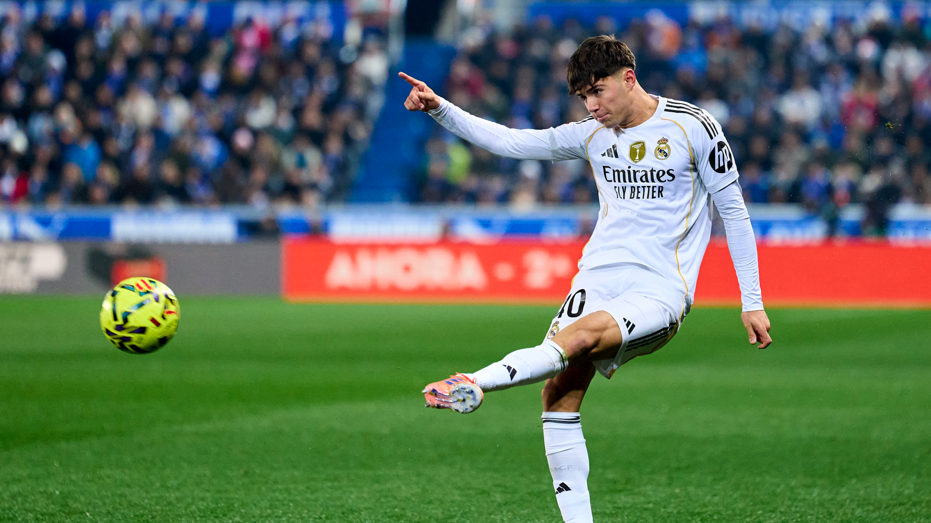 Spain U19 star Valde joins Viola