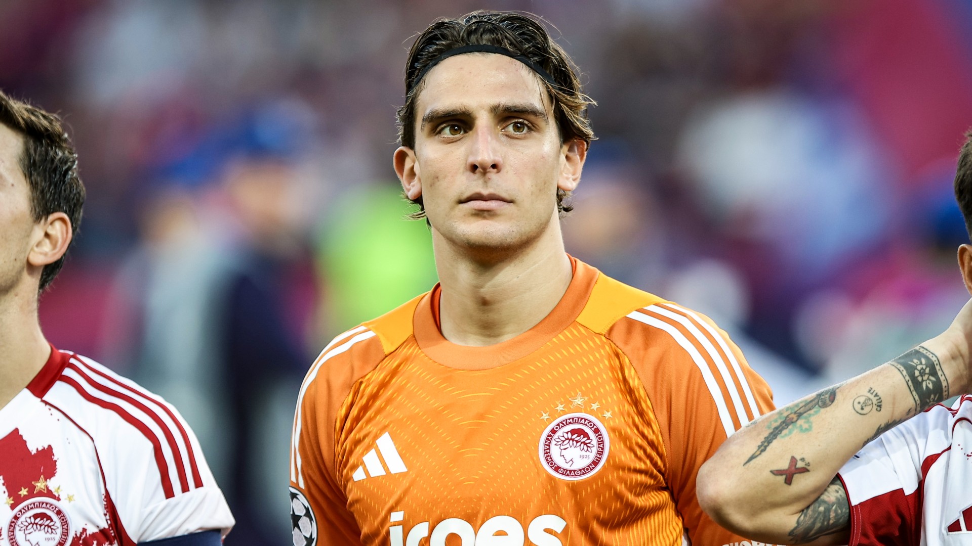 Hull sign goalkeeper Tzolakis