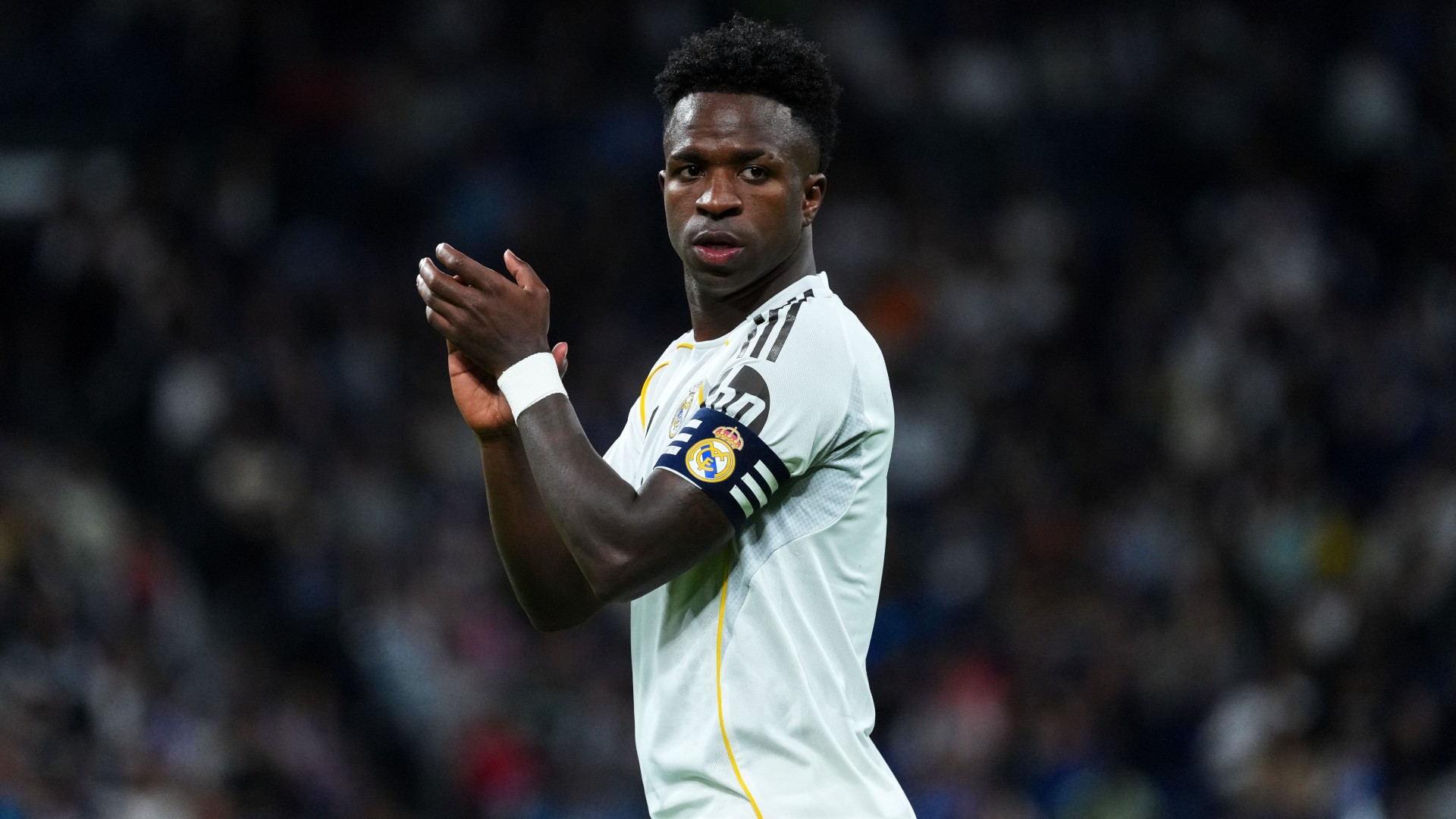 Vinicius extends Madrid contract