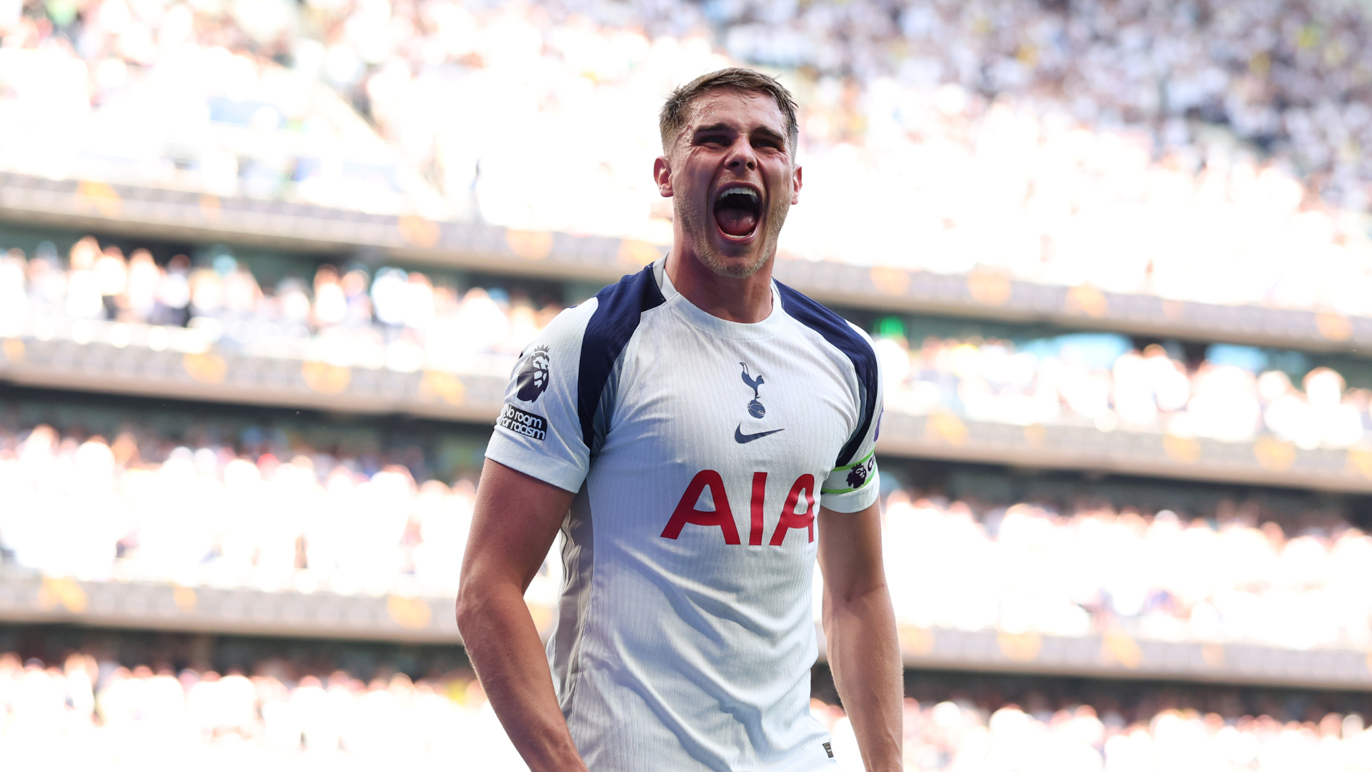 Van de Ven signs new Tottenham deal