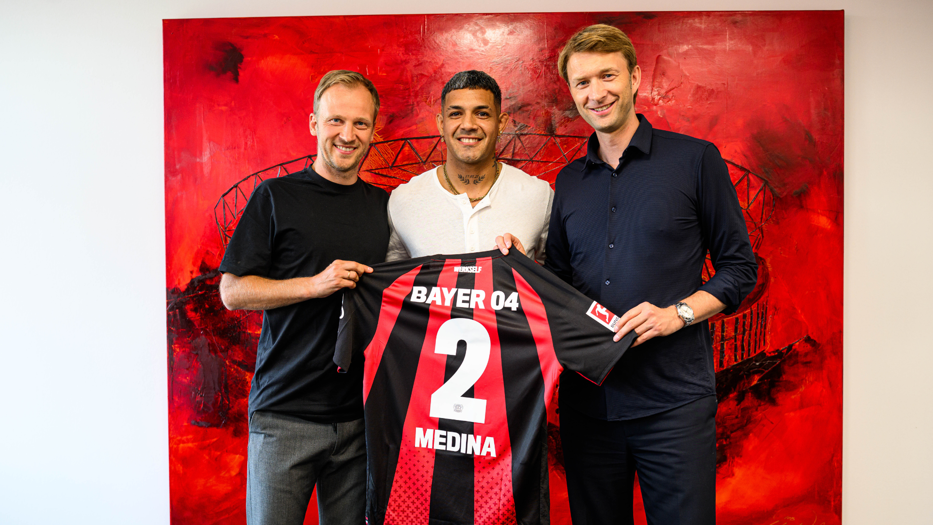 Medina completes Leverkusen move