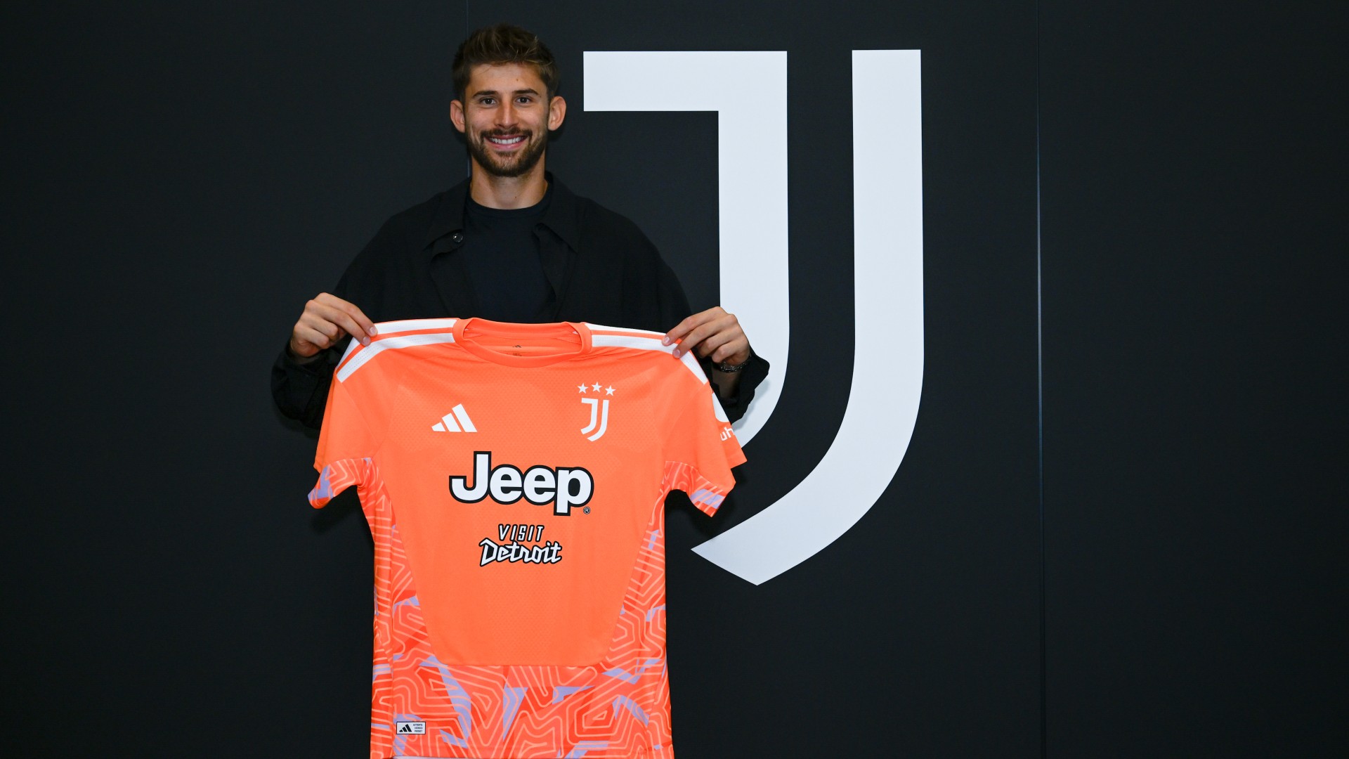 Vicario joins Juve on loan
