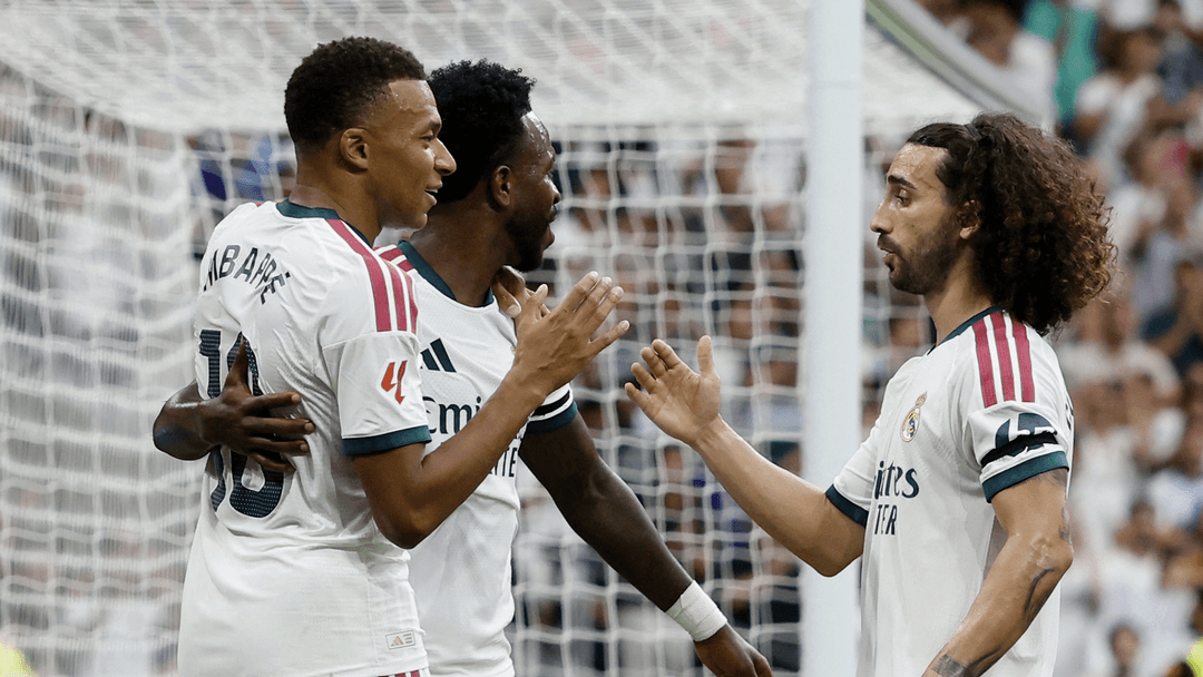 Real Madrid goleó 4-0 al Málaga y extendió a 18 partidos su histórica racha invicta como local ante los andalu