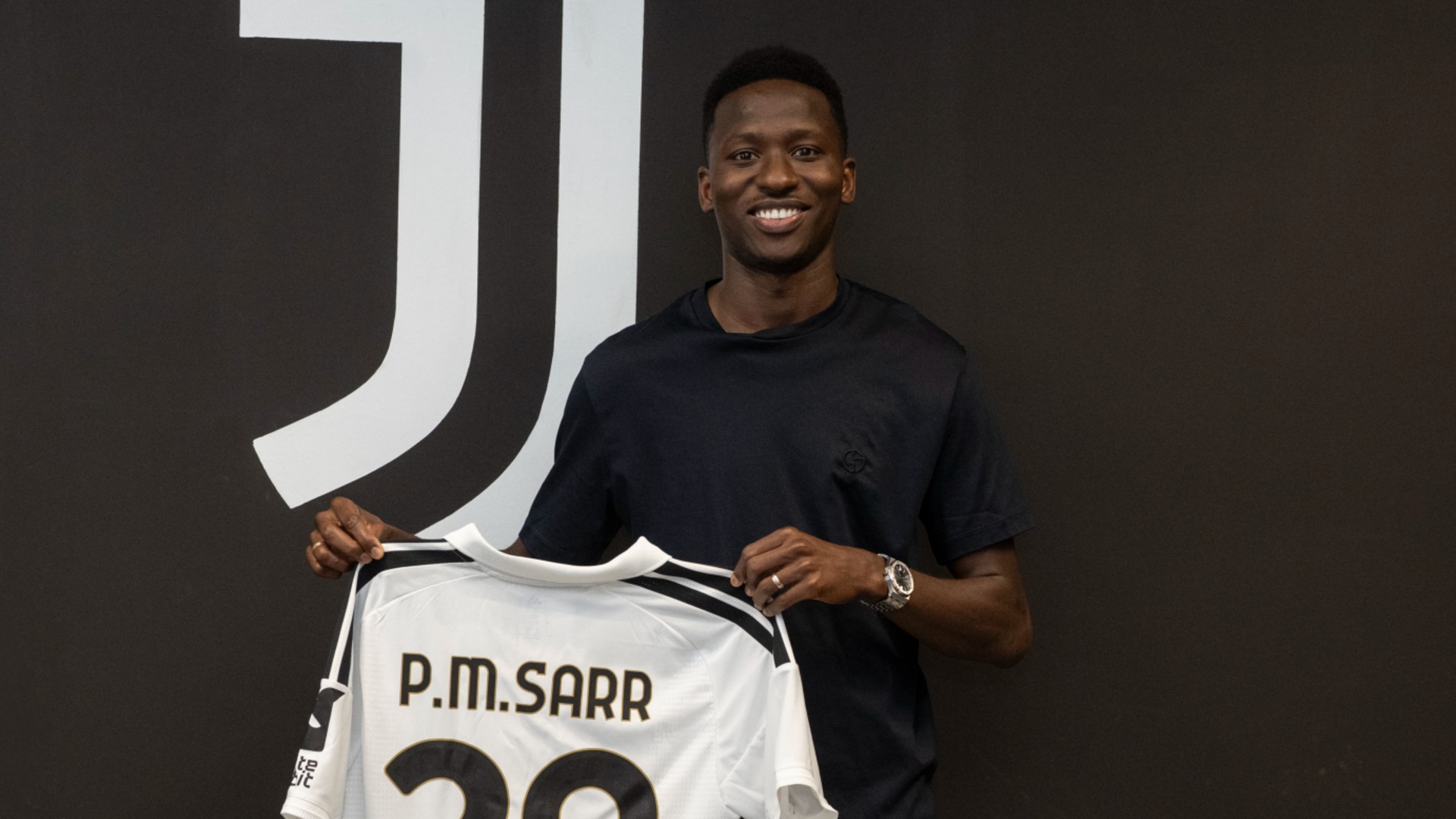 Spurs loan Sarr to Juve