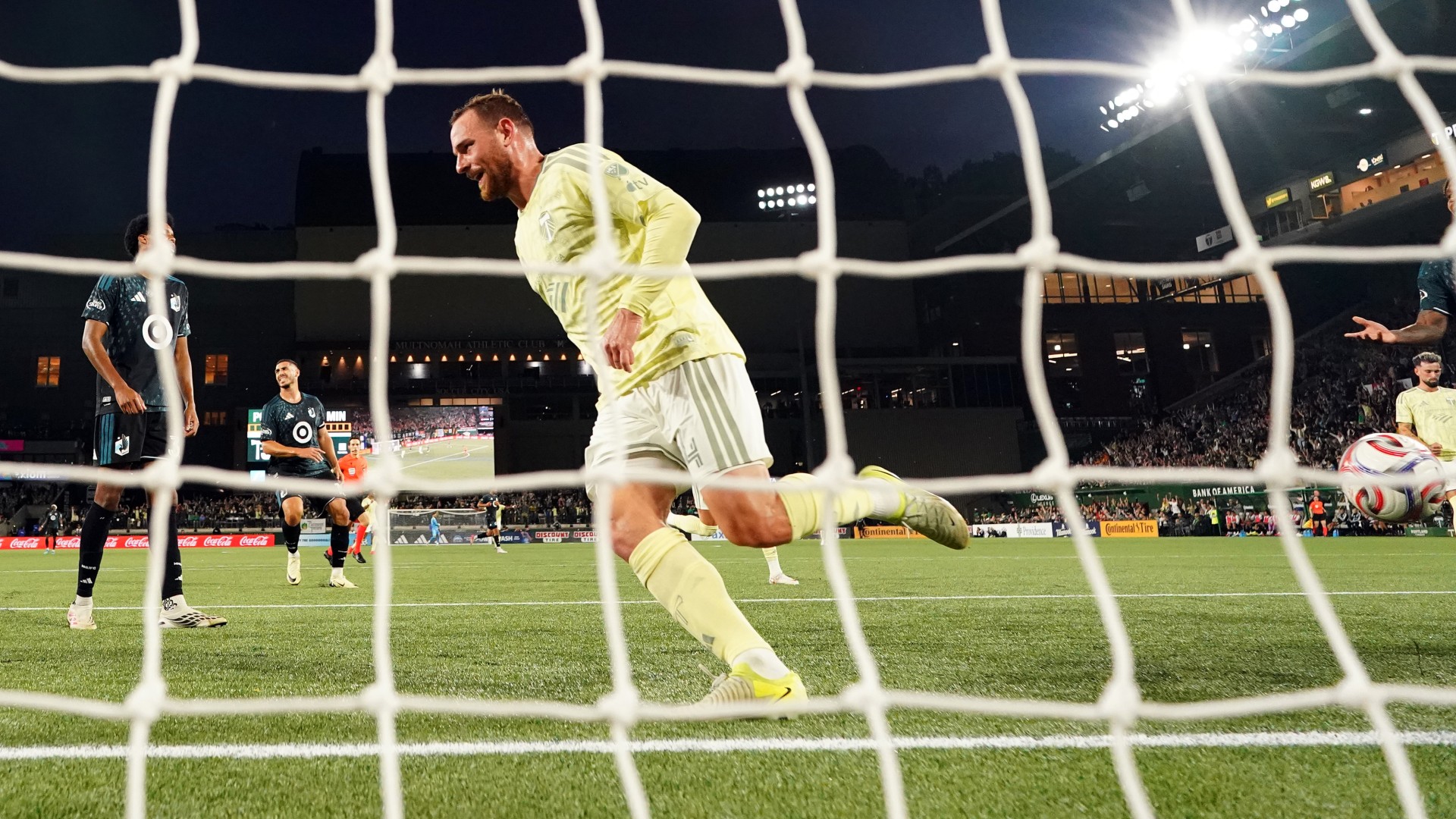Portland win thriller, Toronto draw