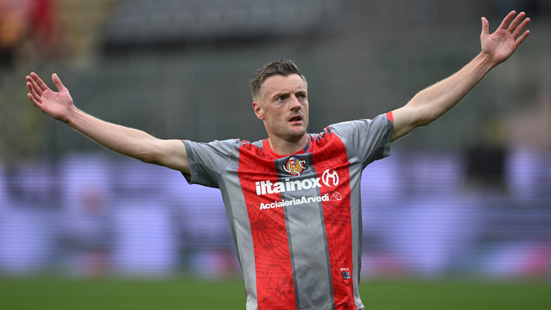 Vardy completes Burnley move