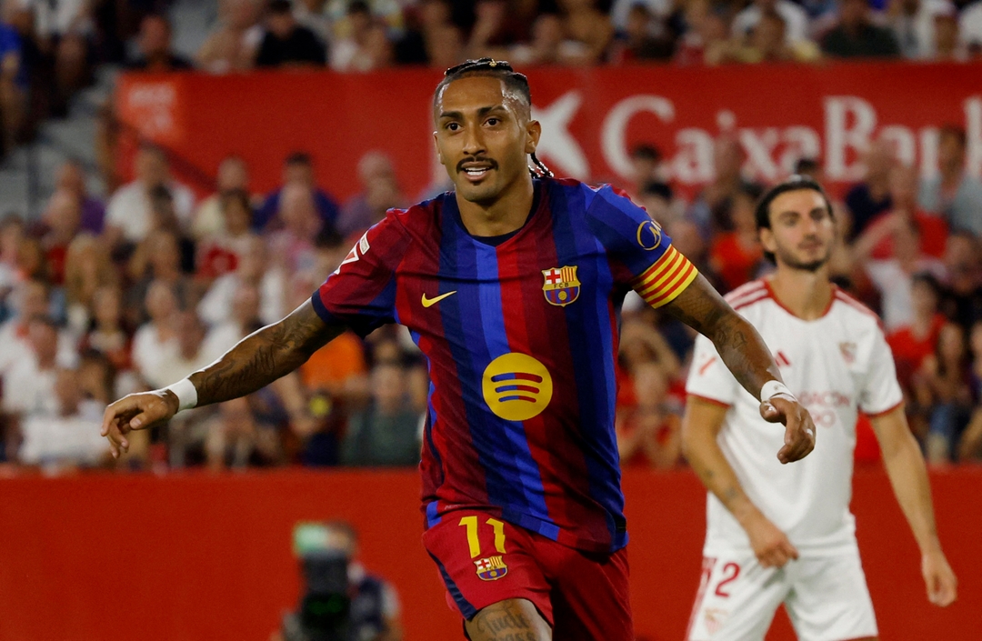 Raphinha cetak hattrick, Barcelona hajar Sevilla — photo: beinsports.com