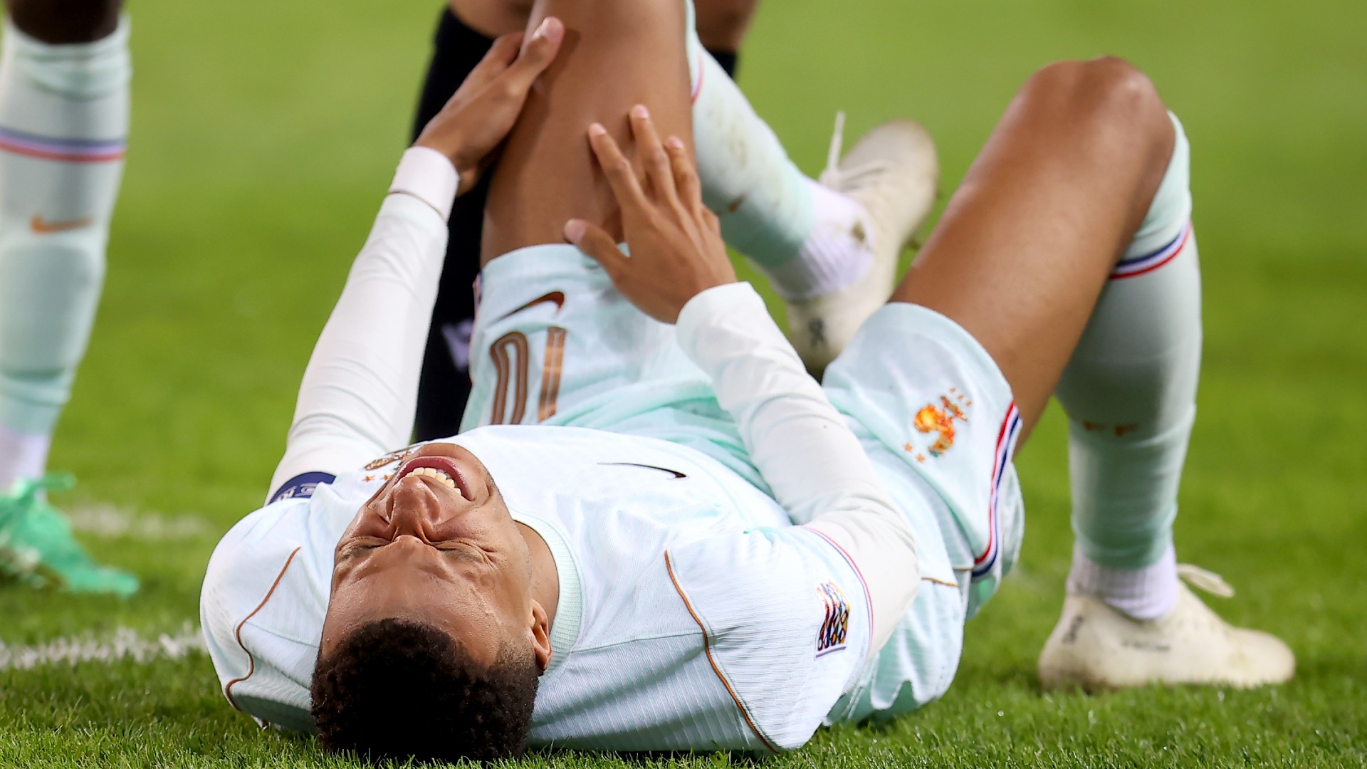 Mbappe has knee hyperextension